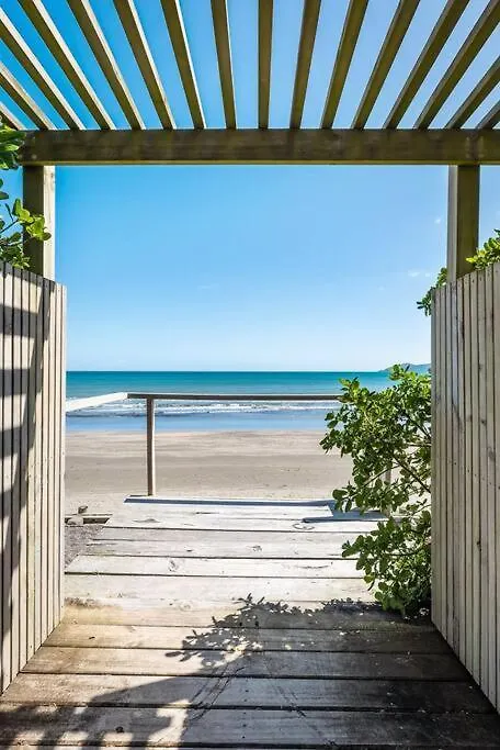 The Big Bach Apartment Paraparaumu