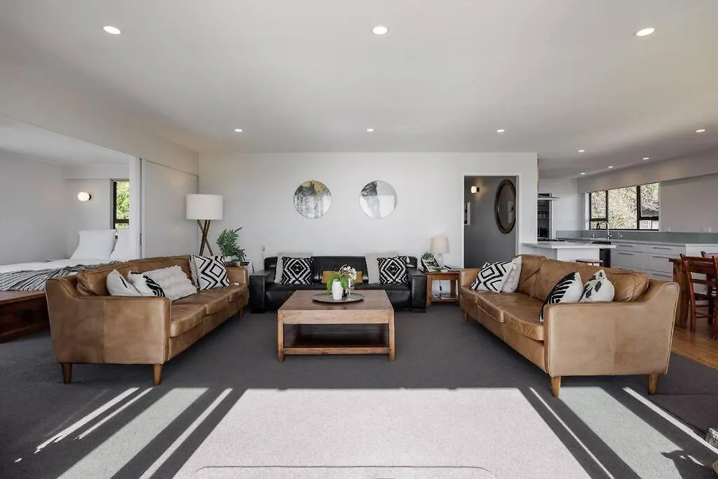 The Big Bach Apartment Paraparaumu