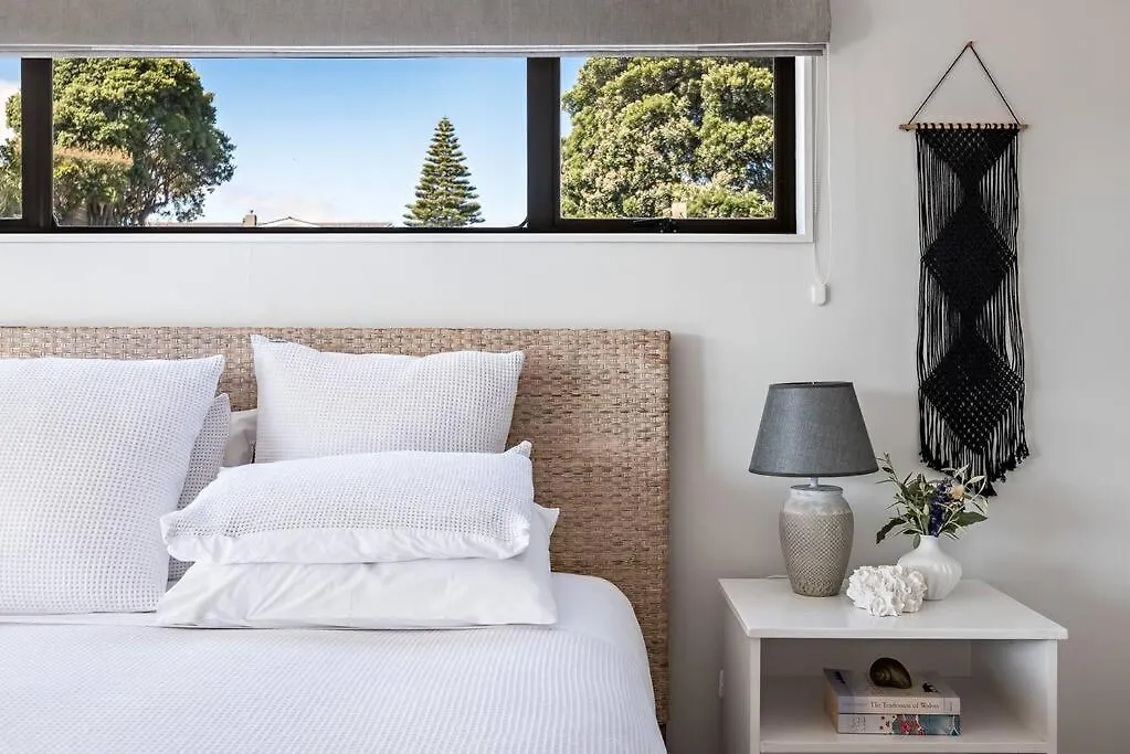 The Big Bach Apartment Paraparaumu 0*,