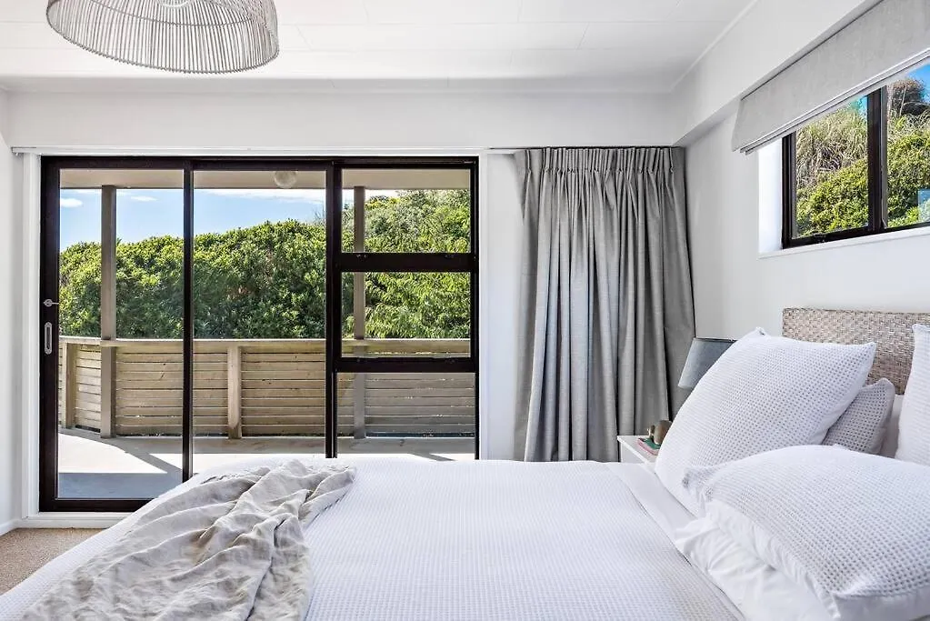 The Big Bach Apartment Paraparaumu